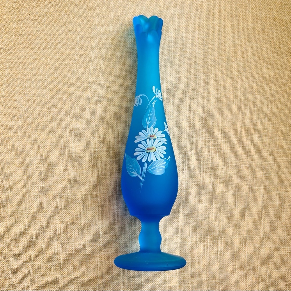 Vintage Westmoreland Glass Bud Vase Swung Misty Satin blue daisy hand painted - Picture 2 of 9